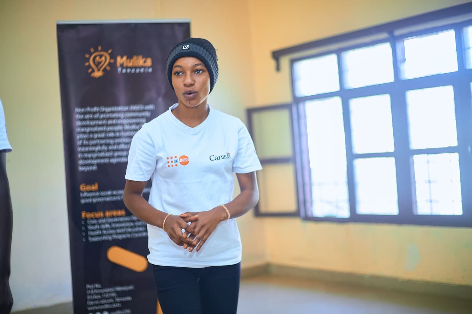 A YEE facilitator presenting to a training session